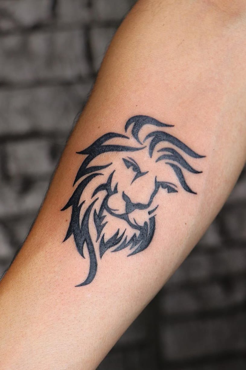 Lion black thick line tattoo