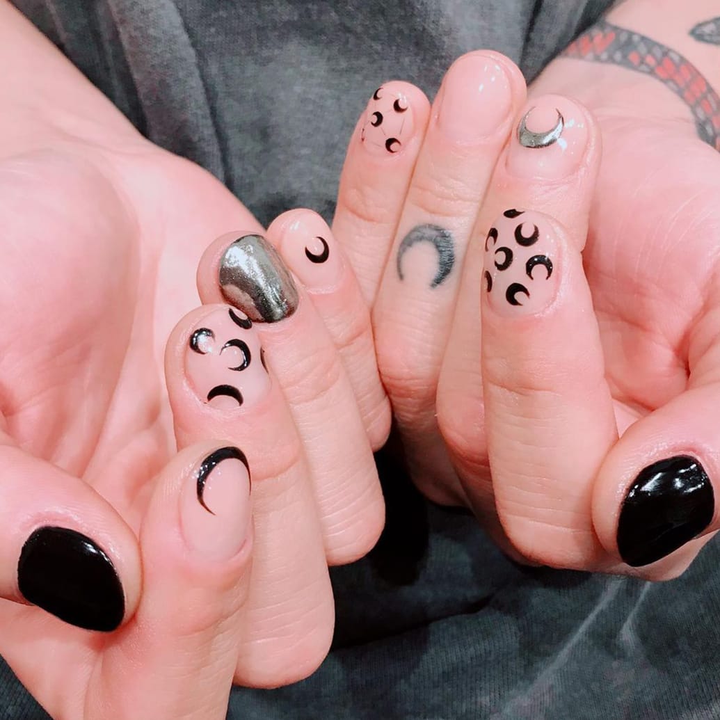 Moon print nails