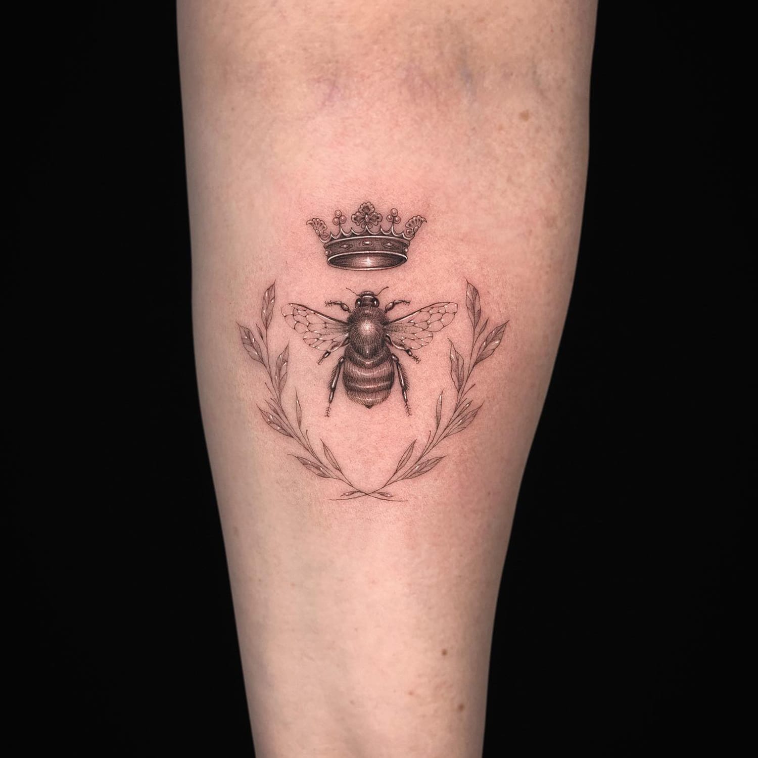 46 Best Bee Tattoos For Ladies