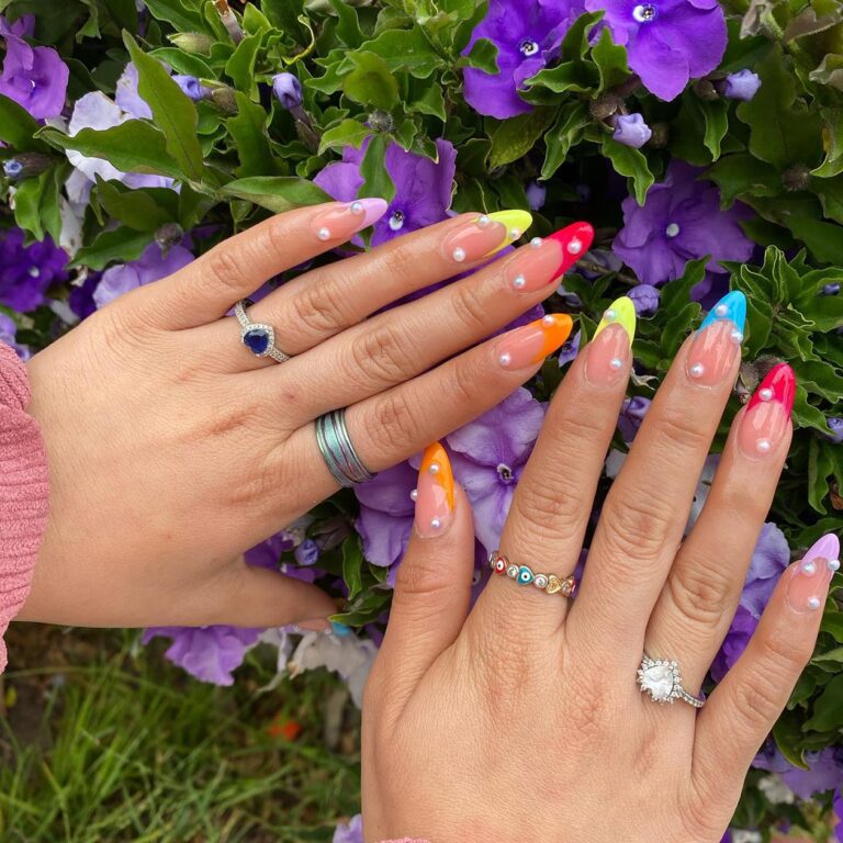 20 Glamorous Pearl Nails Art Designs