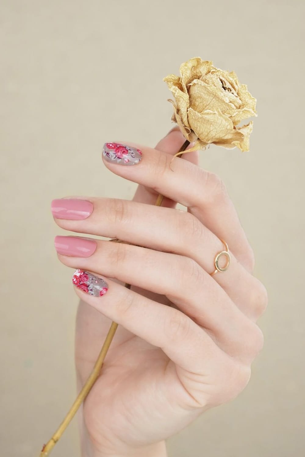 Soft pink summer nails