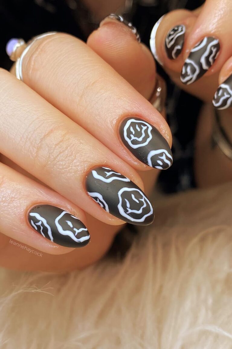 16 Hot Black and White Smiley Face Nails