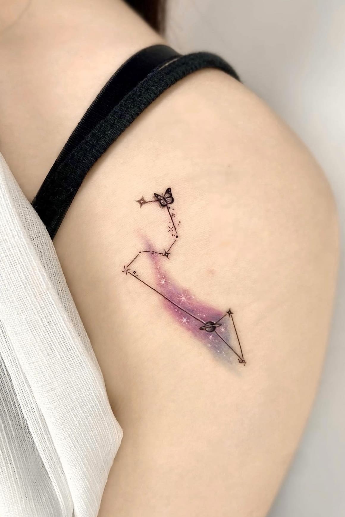 Leo Tattoo on Shoulder