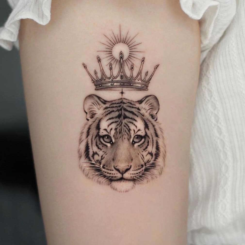 Tatouage de tigre de couronne