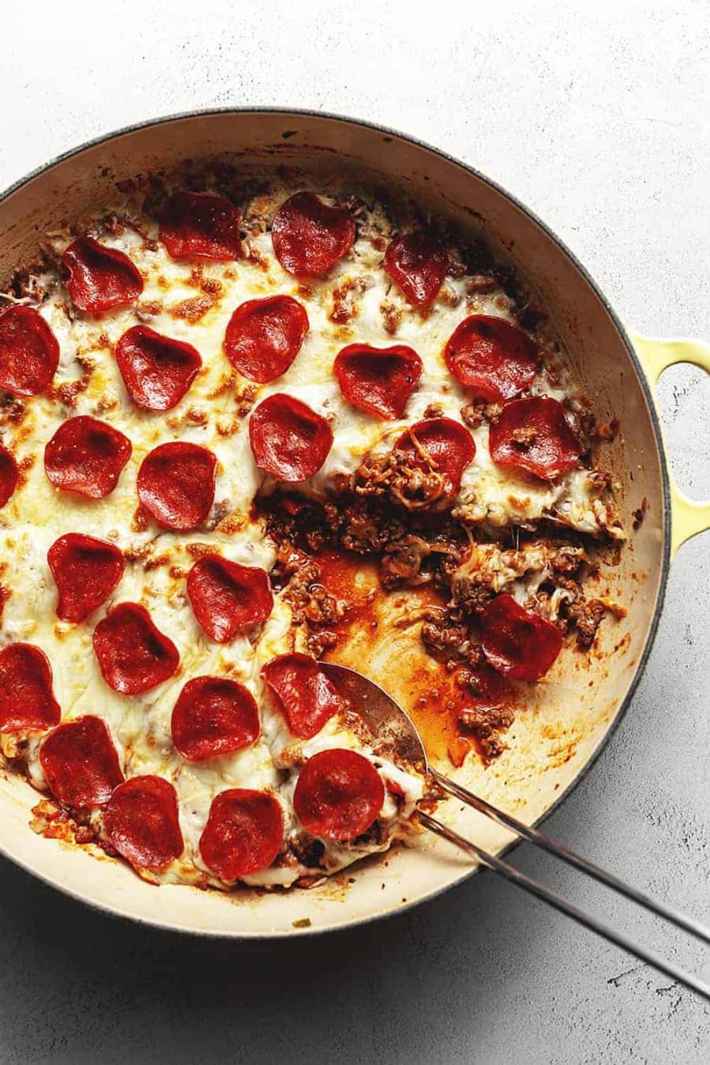 Casserole de pizza Keto avec recette de boeuf haché
