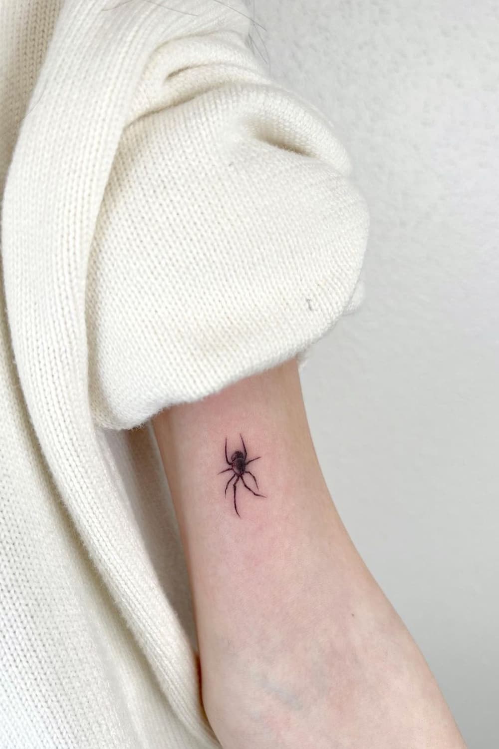Petit tatouage d'araignée