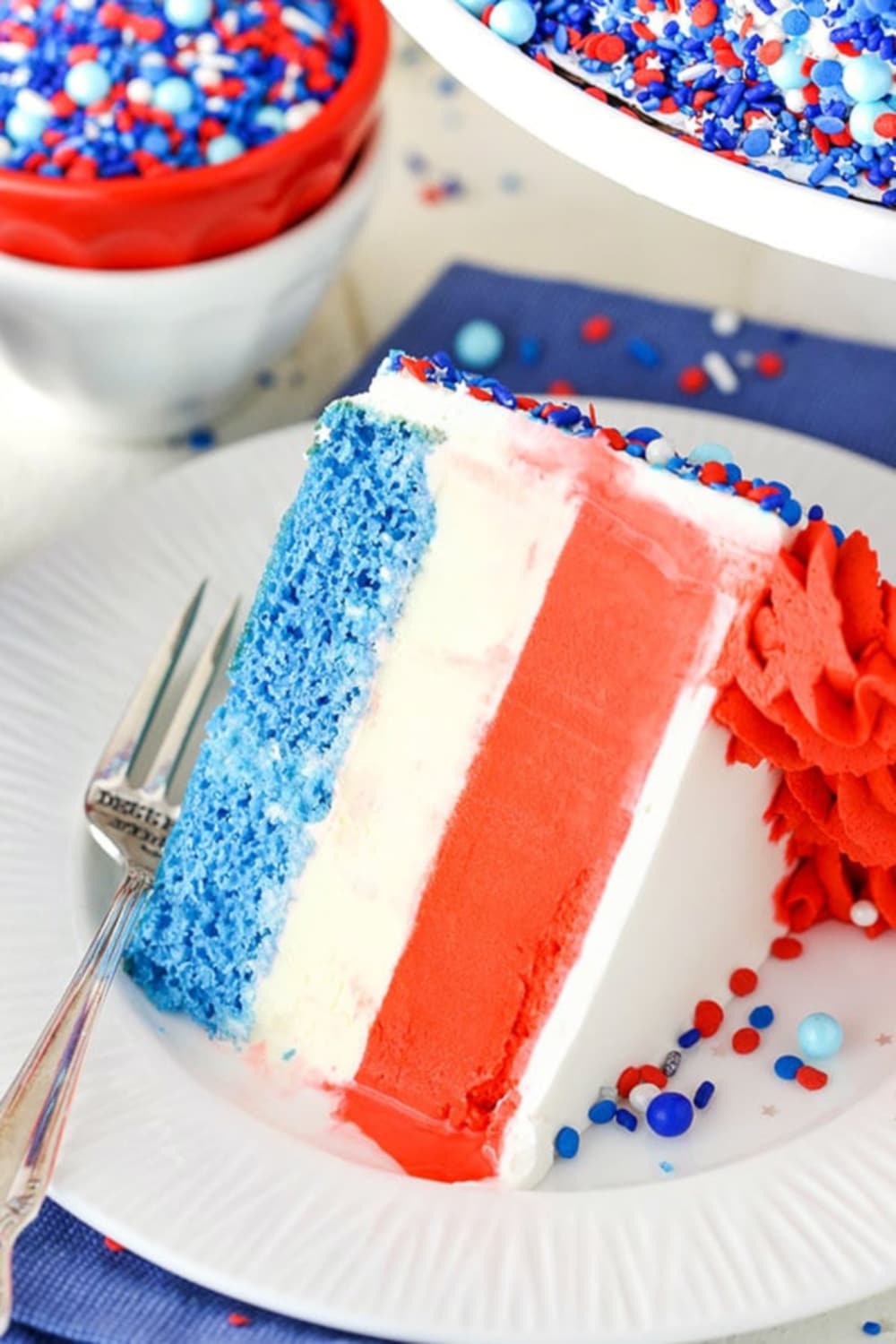 Gâteau à la crème glacée rouge blanc et bleu